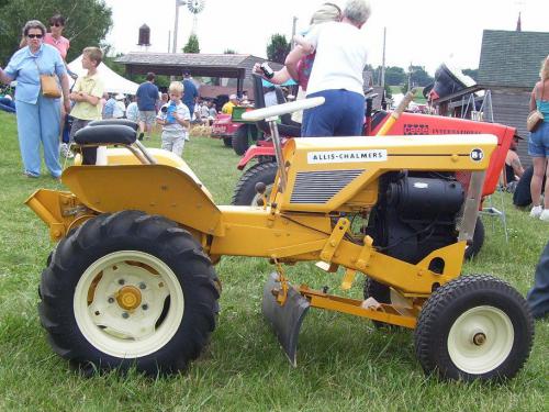 Allis Chalmers lawn tractors B-1