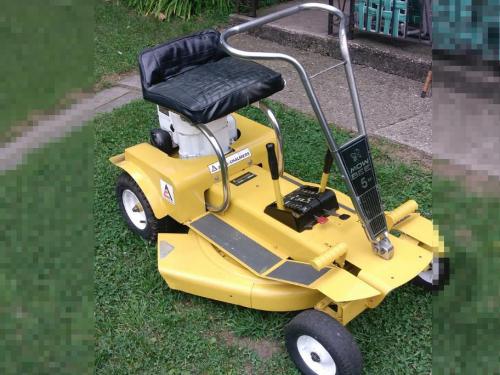 Allis Chalmers lawn tractors Mow-Bee 526