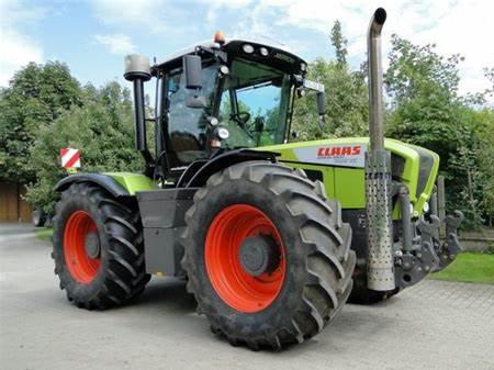 Claas Xerion 3300