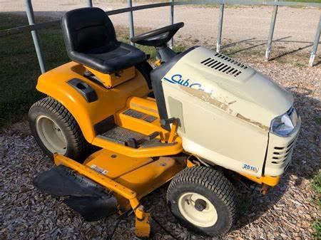 Cub Cadet lawn tractors 2518