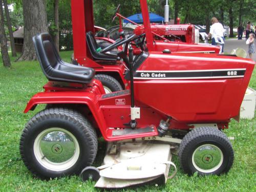 Cub Cadet lawn tractors 682