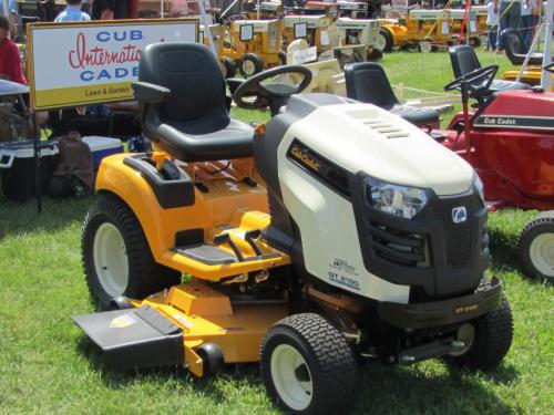 Cub Cadet lawn tractors GT 2100