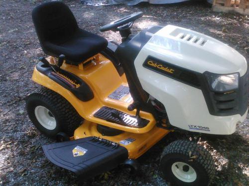 Cub Cadet lawn tractors LTX 1046 M