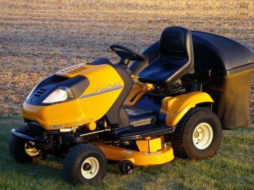 Cub Cadet lawn tractors i1046