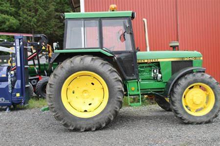 Deere 3040