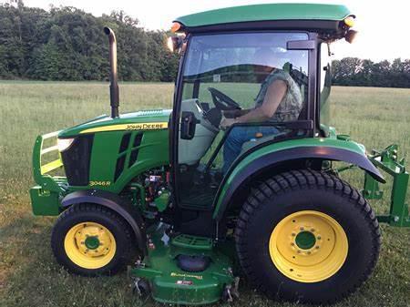 Deere 3046R