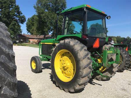 Deere 3055