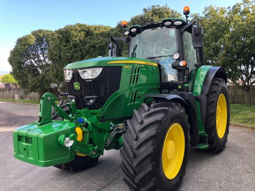 Deere 6195M