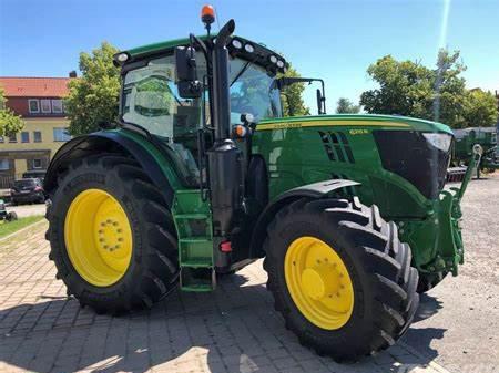 Deere 6215R