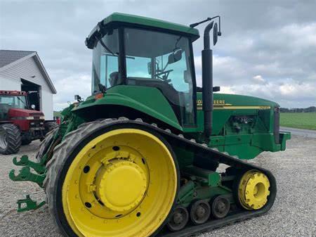 Deere 8210T