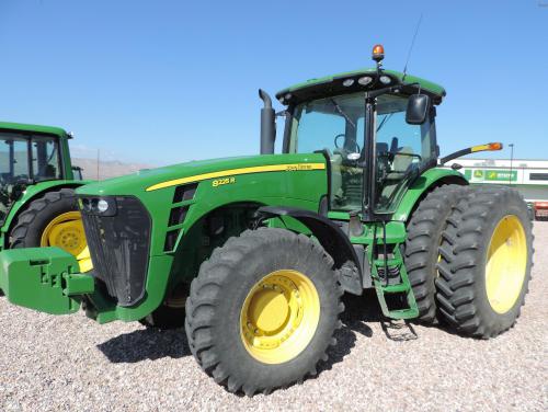 Deere 8225R