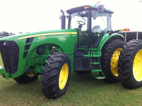 Deere 8230