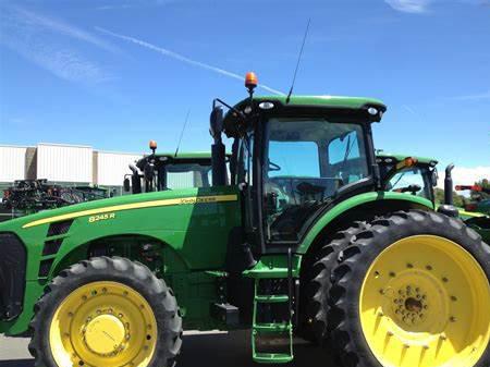 Deere 8245R