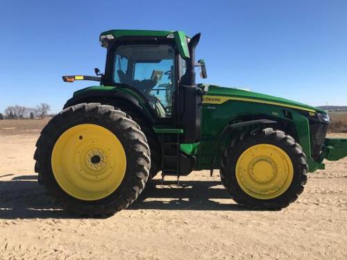 Deere 8R 230