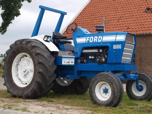 Ford 8600