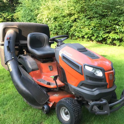 Husqvarna lawn tractors YT46LS