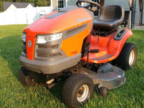 Husqvarna lawn tractors YTH20K46