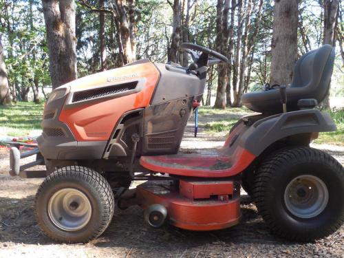 Husqvarna lawn tractors YTH24V42LS