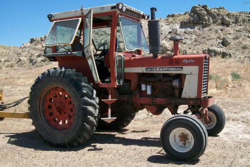 International Harvester 1026