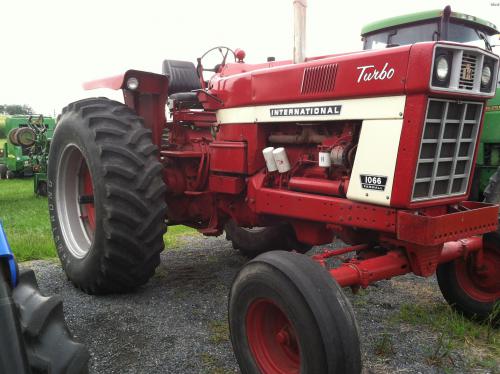 International Harvester 1066