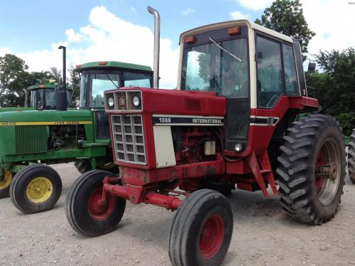 International Harvester 1086