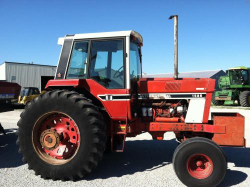 International Harvester 1586