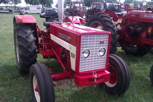 International Harvester 323