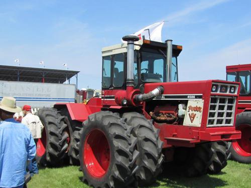 International Harvester 4586