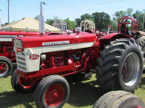 International Harvester 560