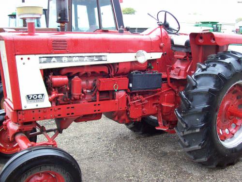 International Harvester 706