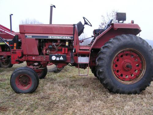 International Harvester 786