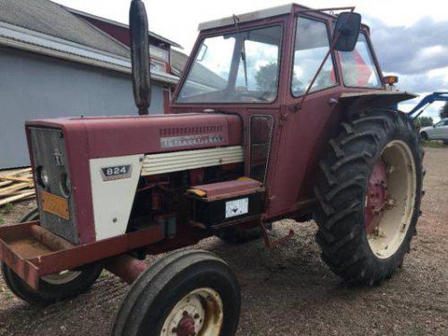 International Harvester 824