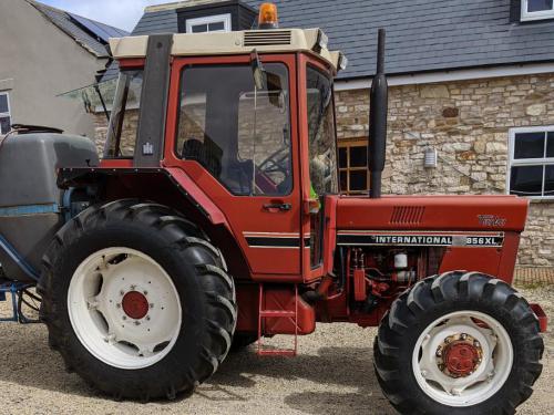 International Harvester 856XL