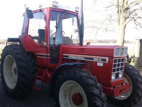 International Harvester 956