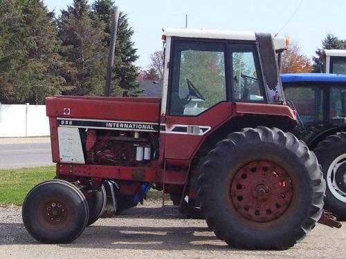 International Harvester 986