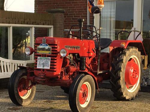 International Harvester D-320