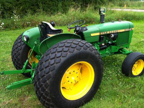 John Deere 1030