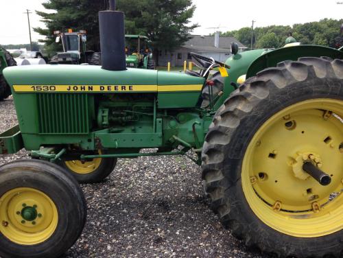 John Deere 1530