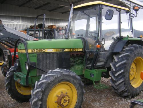 John Deere 2250