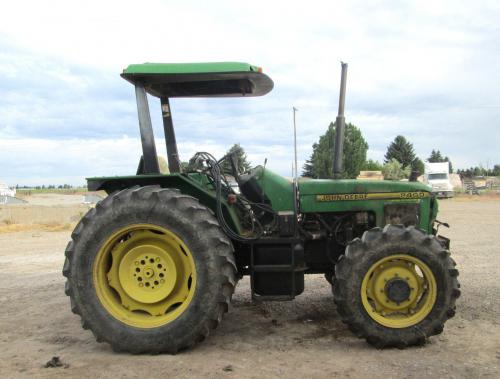 John Deere 2400