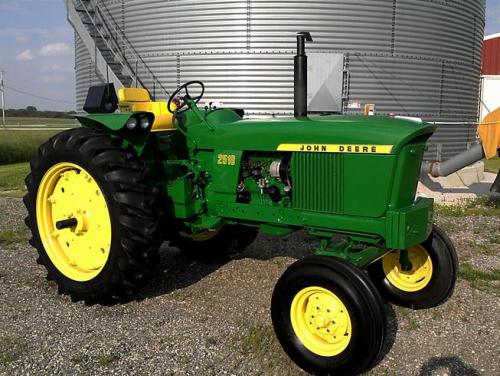 John Deere 2510