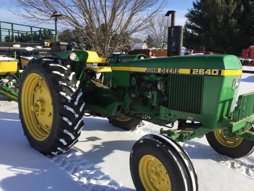 John Deere 2640