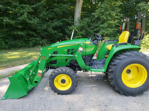 John Deere 3038E