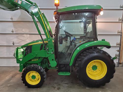 John Deere 3039R