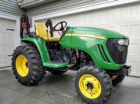 John Deere 3120