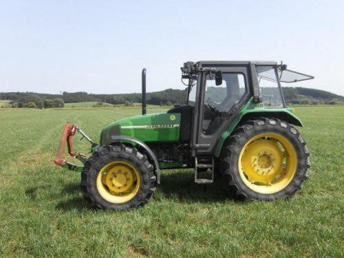 John Deere 3300