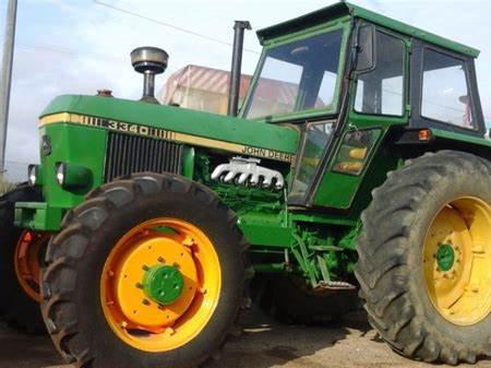 John Deere 3340