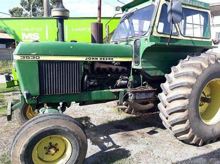 John Deere 3530