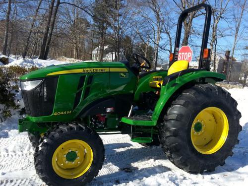 John Deere 4044M