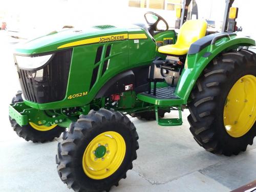 John Deere 4052M